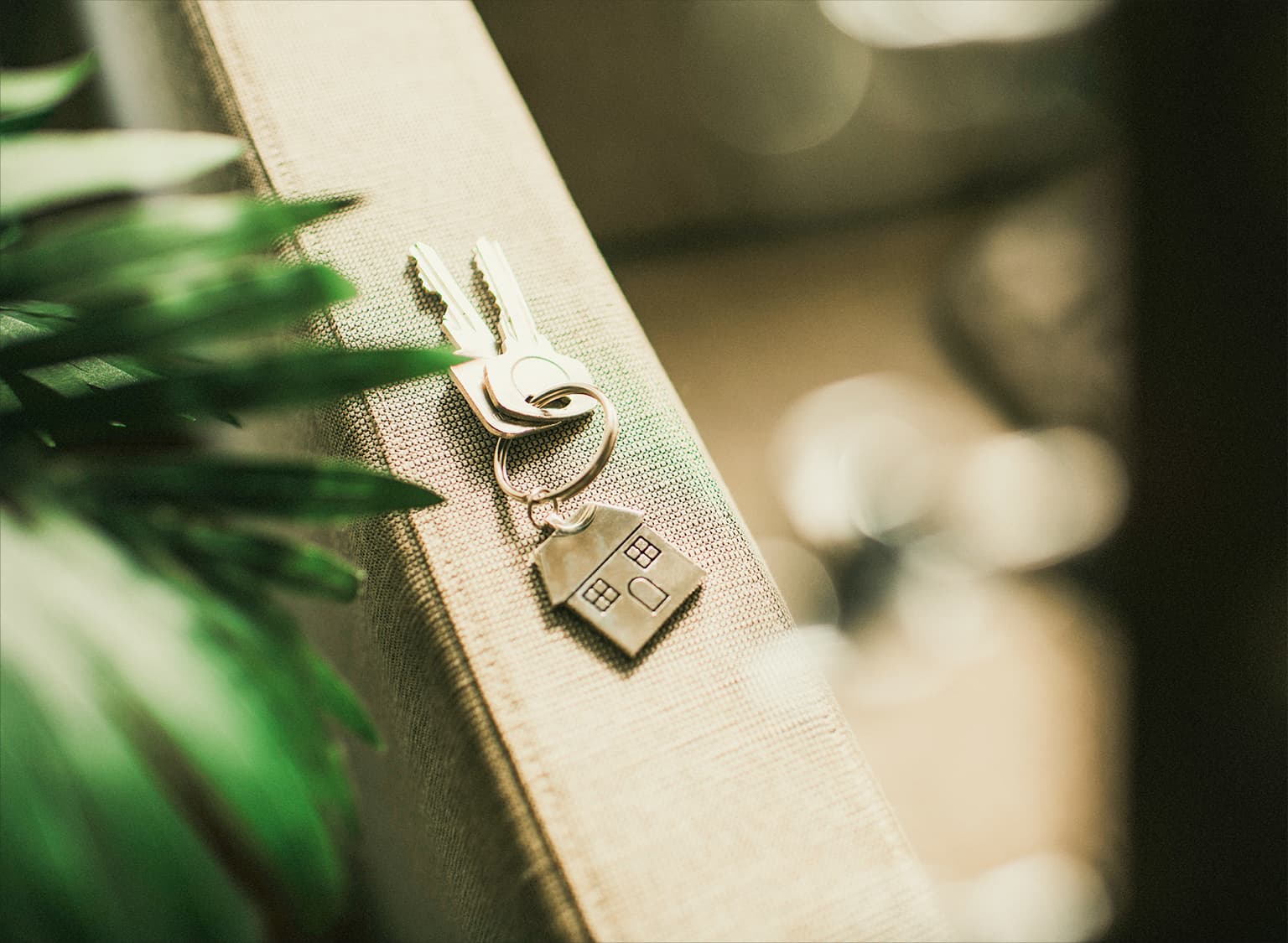 Hausschlüssel mit kleinem Hausanhänger - Vorteile für Hauseigentümer