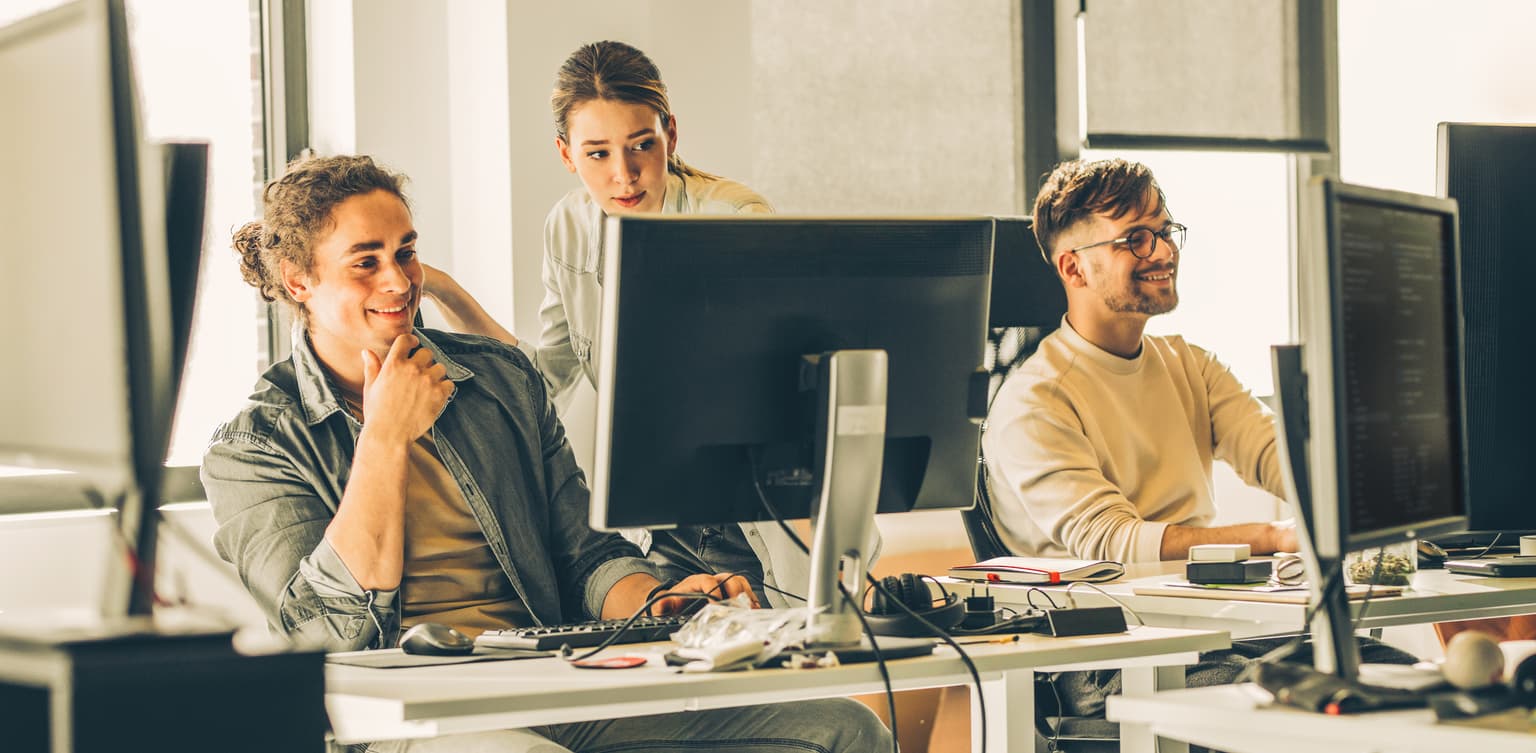 B2B Managed IT-Services, IT Mitarbeiter arbeiten