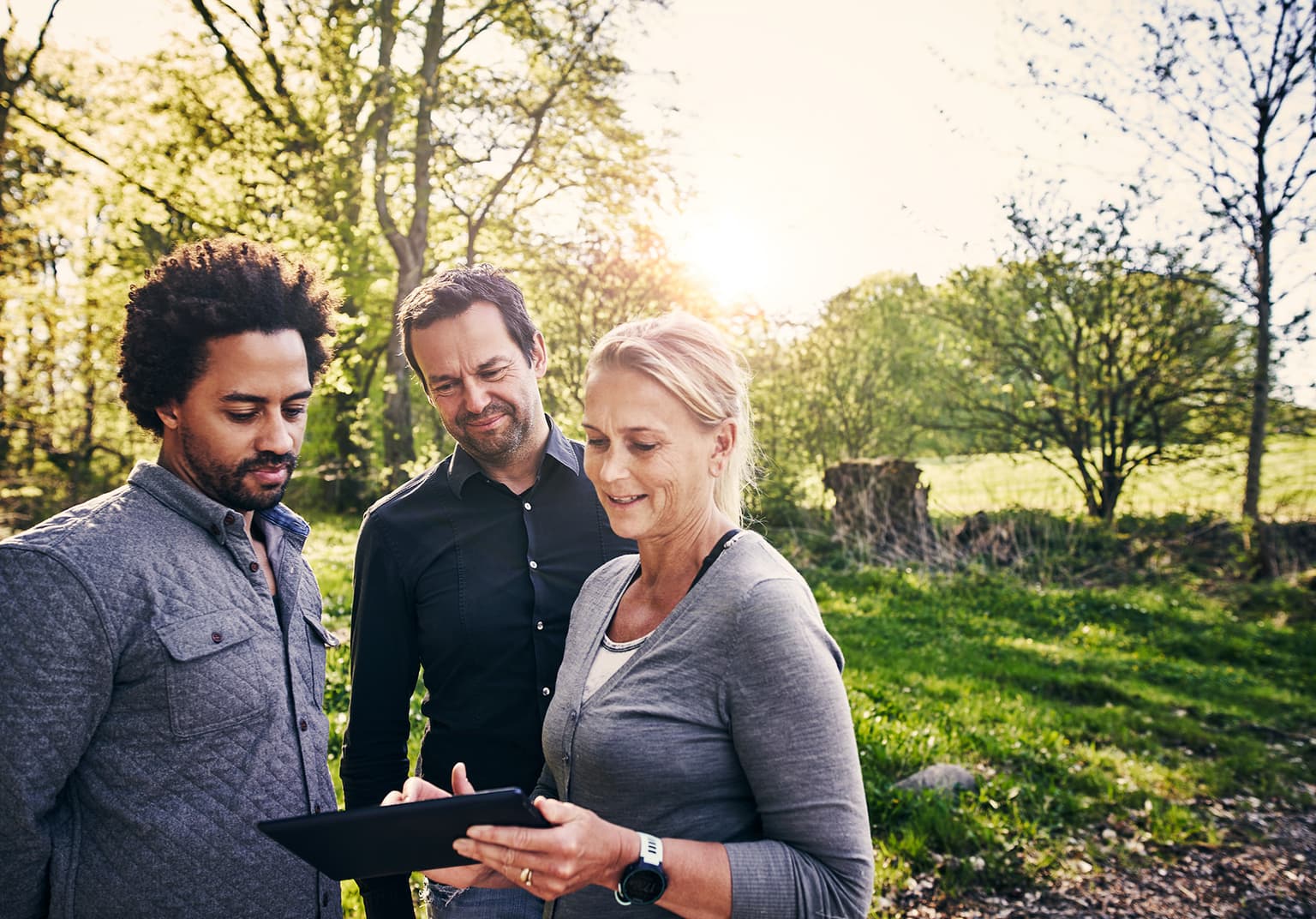 Von der Nachfragebündelung über die Planung bis zum Bau – so laufen die Etappen des Glasfaserausbaus im Detail ab. Sie möchten sich einen Überblick über die Schritte zum Highspeed-Netz verschaffen? Wer zu welchem Zeitpunkt zuständig ist, was Sie wann und wo erwartet und wie Sie sich für den Erfolg des Projektes engagieren können, stellen wir Ihnen hier vor