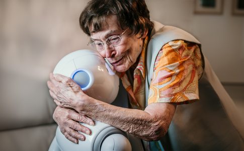 Sozio-assistive Roboter wie Pepper können das Wohlbefinden steigern. © Entrance Robotics GmbH